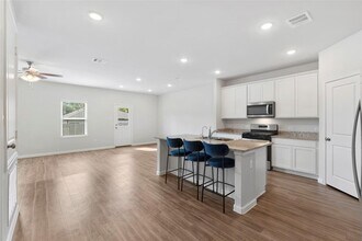 5815 Jade Crest Ct in Montgomery, TX - Building Photo - Building Photo