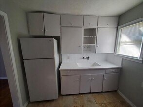 8706 Cardella Ave in Dallas, TX - Building Photo - Building Photo