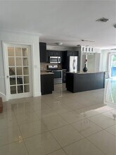 7327 Pepper Pike Dr in Hialeah, FL - Building Photo - Building Photo