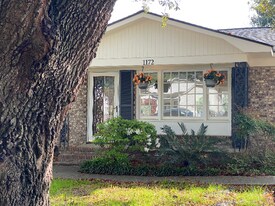 1172 Landsdowne Dr in Charleston, SC - Building Photo