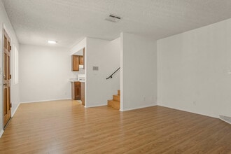 Acacia Manor in Glendale, CA - Foto de edificio - Building Photo