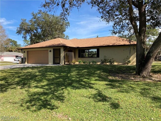 1664 Many Rd in North Fort Myers, FL - Building Photo - Building Photo