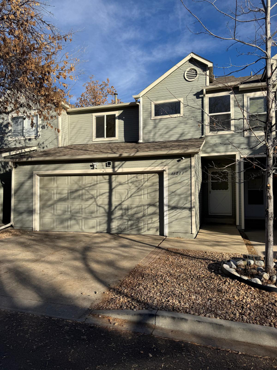 11277 Holly St in Thornton, CO - Foto de edificio