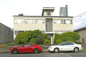 6707 Dow Av in Burnaby, BC - Building Photo - Building Photo