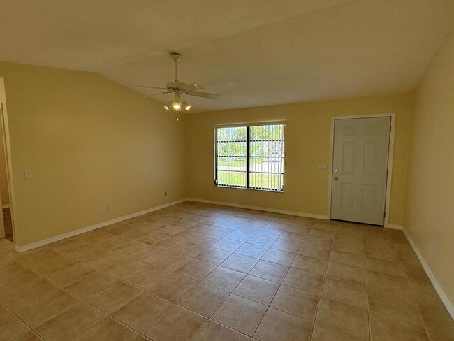1862 SE Jackson St in Stuart, FL - Building Photo - Building Photo