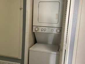 5515 Canoga Ave, Unit 112 in Woodland Hills, CA - Building Photo - Building Photo