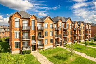 14411 Cavendish Boul in Montréal, QC - Building Photo