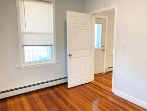 202 Maverick St, Unit 2R in Boston, MA - Building Photo - Building Photo