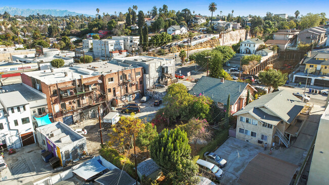 1033 N Coronado St in Los Angeles, CA - Building Photo - Building Photo