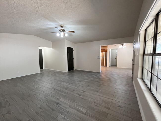 408 Briar Square in Overton, TX - Building Photo - Building Photo