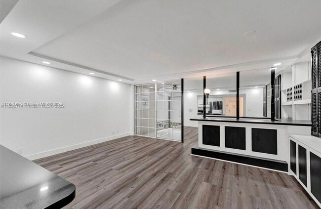 1001 Three Islands Boulevard in Hallandale Beach, FL - Building Photo - Building Photo