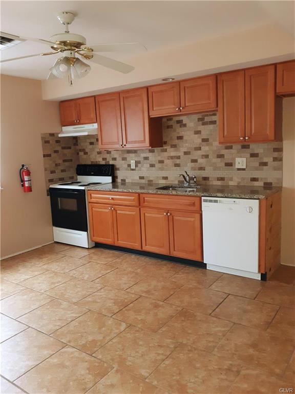 97 E Hillcrest Ln in Slatington, PA - Foto de edificio - Building Photo