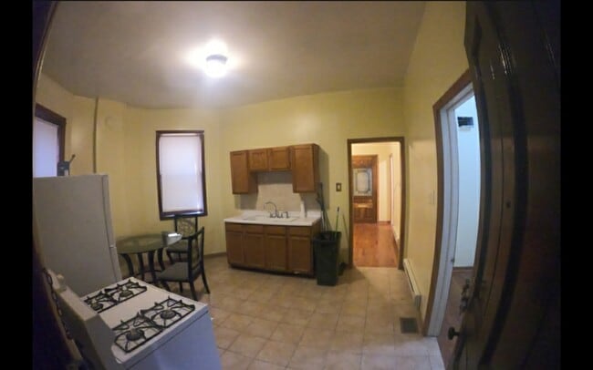3812 N Ashland Ave, Unit 1R