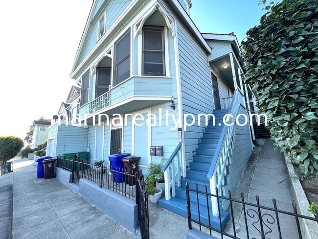 459 Loring Ave in Crockett, CA - Foto de edificio - Building Photo