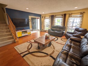 20 Balboa Ln in Franklin Park, NJ - Foto de edificio - Building Photo