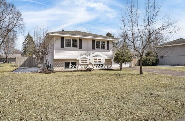 7932 Regent Ave N in Minneapolis, MN - Building Photo - Building Photo