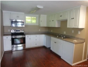 300 Greenbay Road in Mooresville, NC - Building Photo - Building Photo