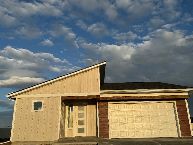 property at 226 Kinross Ct