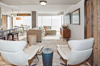 1810 Avenida Del Mundo in Coronado, CA - Foto de edificio - Building Photo