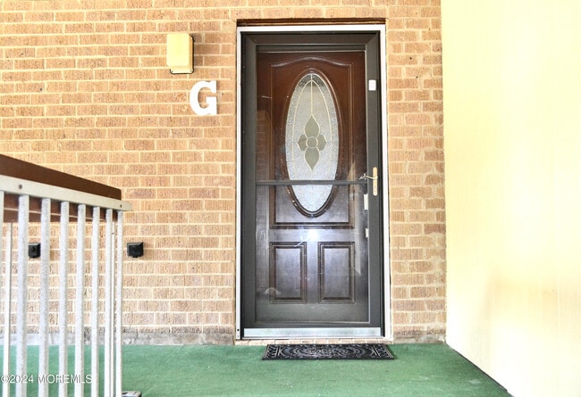 property at 30 Meadow Green Cir