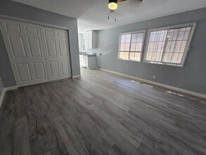 317 Warren Ln in Inglewood, CA - Building Photo - Building Photo