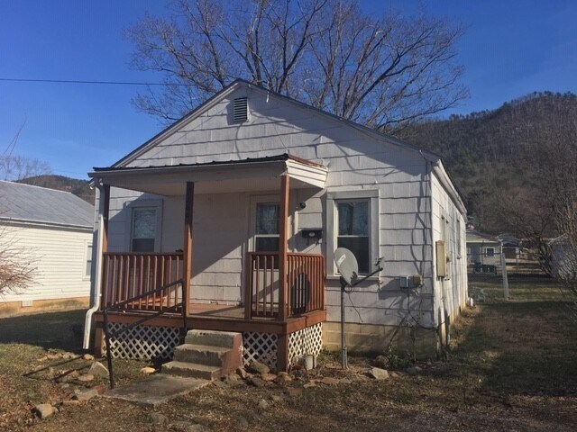 1266 Oak Ave in Buena Vista, VA - Building Photo