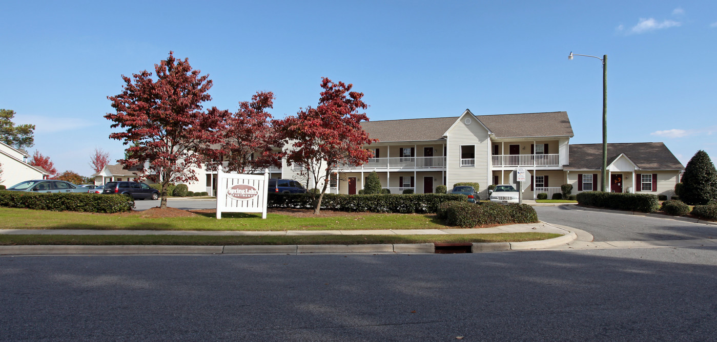 Spring Lake Apartments in Greenville, NC - Foto de edificio