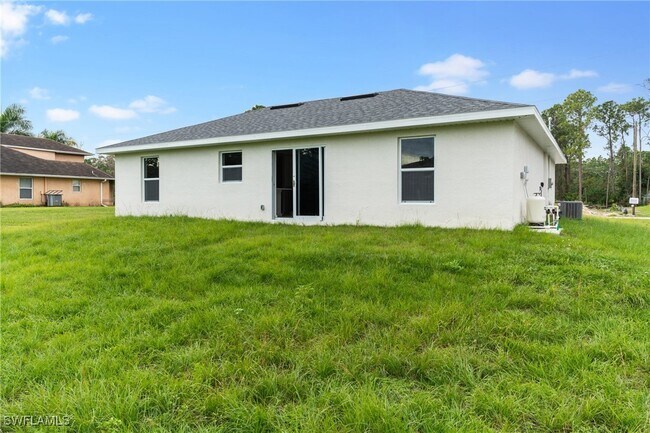 917 Hepburn Ave in Lehigh Acres, FL - Building Photo - Building Photo