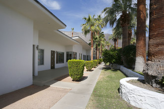 641 North Palm Canyon Drive in Palm Springs, CA - Foto de edificio - Building Photo