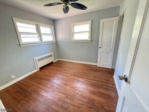 105 Independence Dr in Roselle, NJ - Building Photo - Building Photo