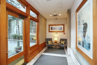 TraVigne on Eleventh Avenue in Seattle, WA - Building Photo - Interior Photo