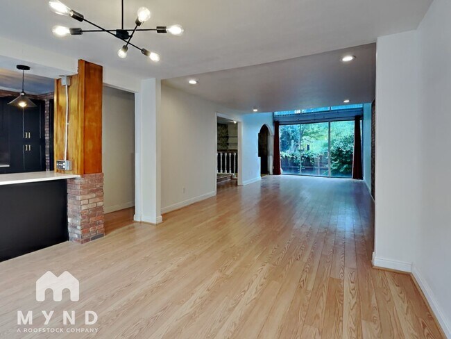 1050 S Monaco Pky in Denver, CO - Building Photo - Building Photo