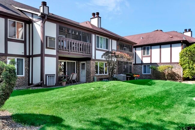 15718 Orlan Brook Dr, Unit 200 in Orland Park, IL - Building Photo - Building Photo