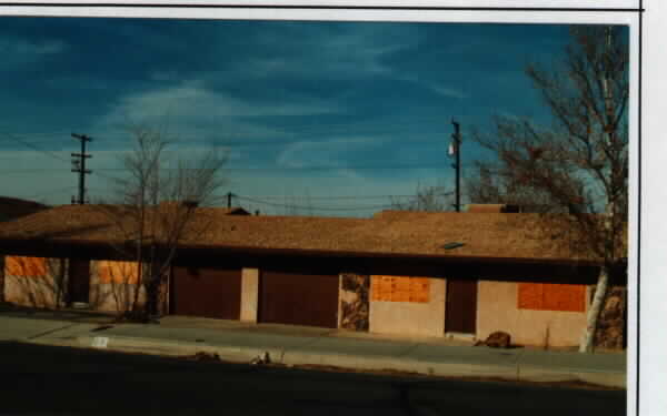 215-217 E Fredricks St in Barstow, CA - Building Photo - Building Photo