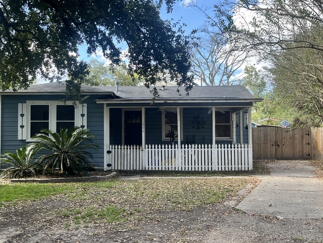 property at 406 Osage St