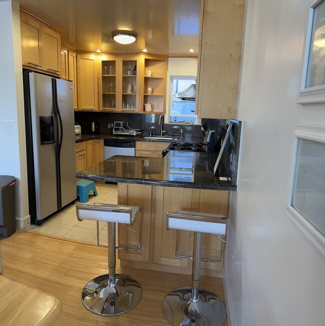 681 40th Ave, Unit Furnished 4 bedrooms 3 baths 2nd Floor flat in San Francisco, CA - Building Photo - Building Photo
