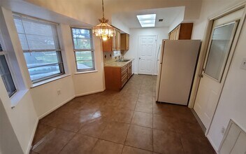 2121 Redwood St in Kemah, TX - Building Photo - Building Photo