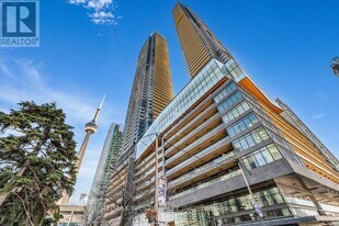 1 Concord Cityplace Wy in Toronto, ON - Building Photo