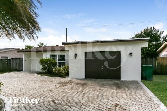 7730 NW 39th St