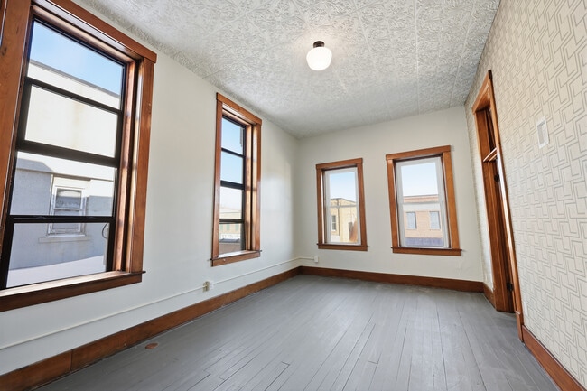 217 N Sibley Ave, Unit 1 in Litchfield, MN - Foto de edificio - Building Photo