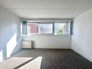 133 Park St, Unit 404 in Brookline, MA - Building Photo - Building Photo