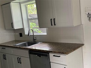 881 NE 156th Terrace in North Miami Beach, FL - Building Photo - Building Photo