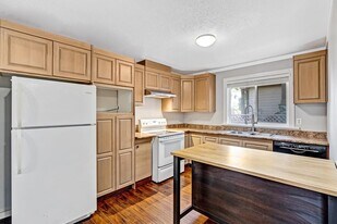 19432 Hammond Rd in Pitt Meadows, BC - Building Photo