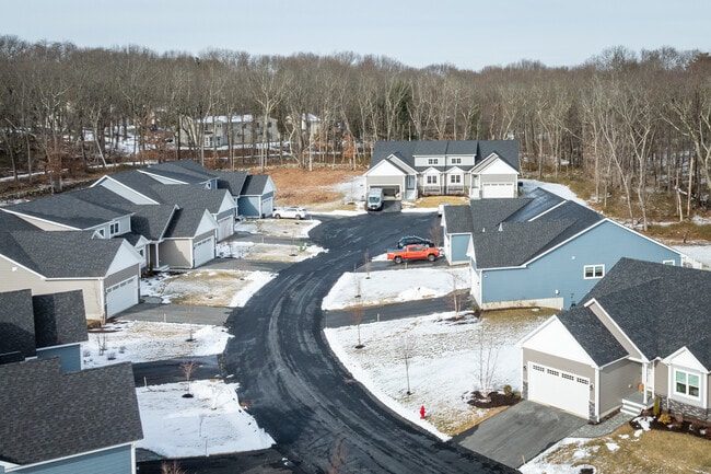 101 Stonebridge Ln in East Greenwich, RI - Building Photo - Building Photo