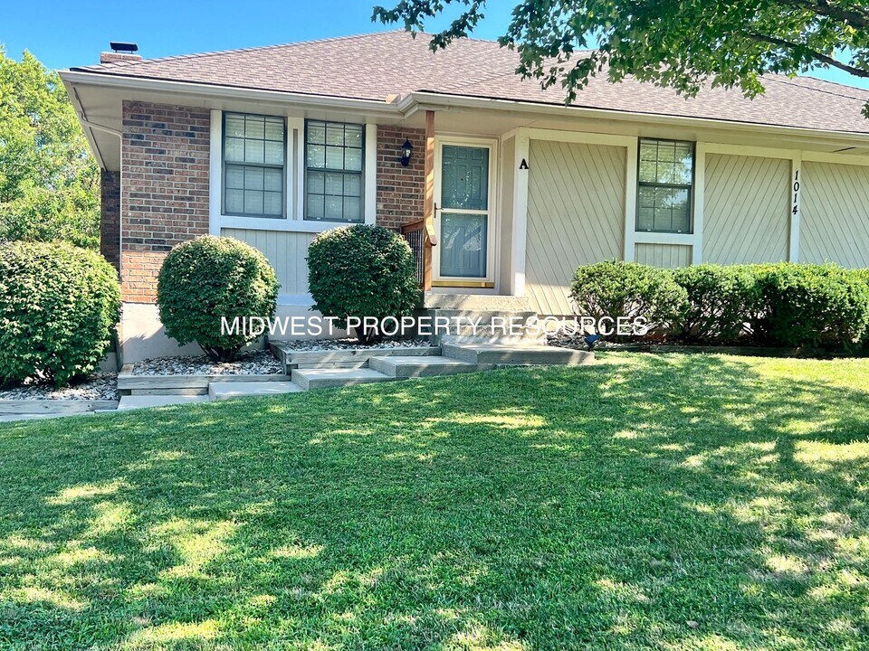 1014 SE 7th Terrace in Lee's Summit, MO - Foto de edificio
