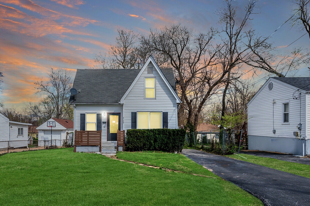 6136 Jackson Ave in Berkeley, MO - Building Photo