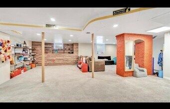 143 Hallock St in Riverhead, NY - Building Photo - Building Photo