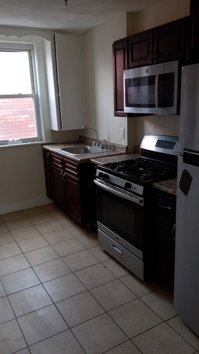 34 Edwin St, Unit #3 in Boston, MA - Foto de edificio - Building Photo