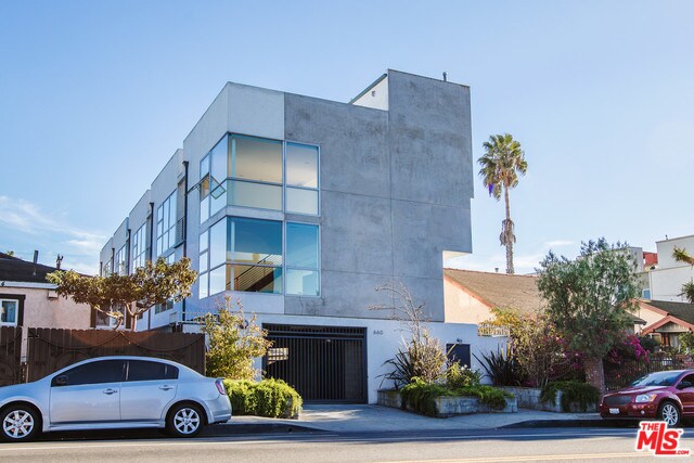 660 Rose Ave in Los Angeles, CA - Building Photo