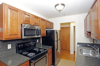 Stanford Court Apartments in Westwood, NJ - Foto de edificio - Interior Photo